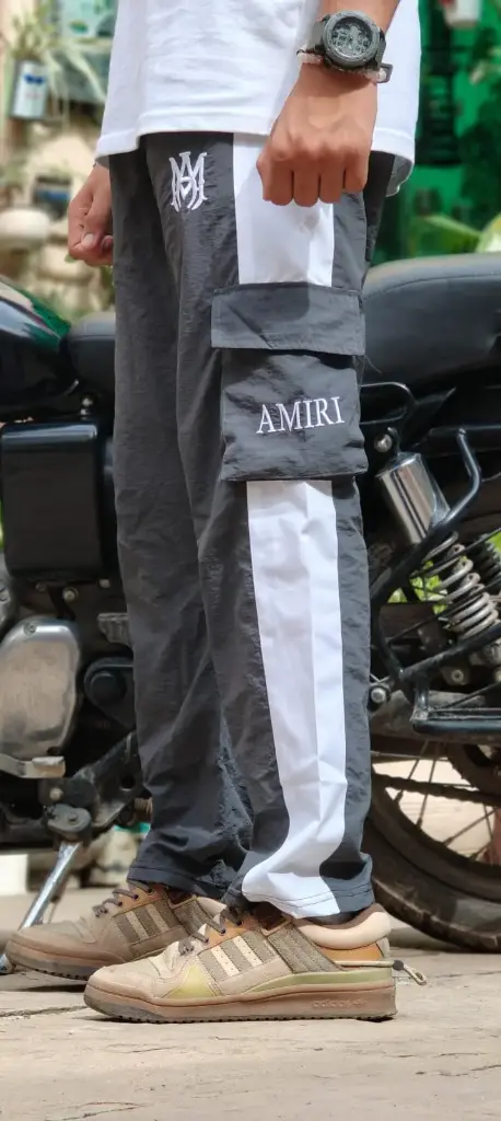 Cargo-style track pant [Grey-white]