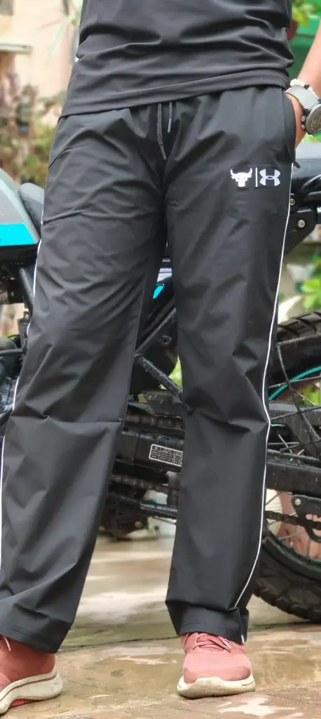 Straight-Fit Track Pants (Black) (M)
